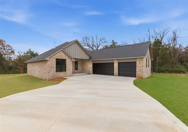 Homes for sale in Harrah, OK | 1328 Cedar Cir, Harrah, OK 73045 | MLS# 1236843