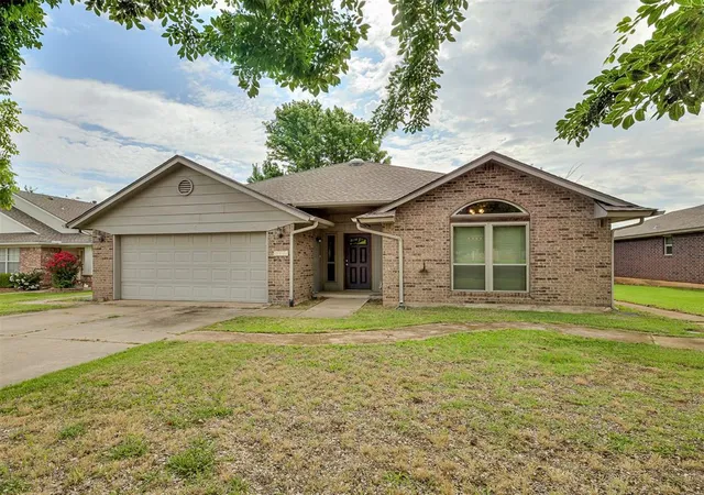 2nd image of 1705 Clearwater Dr, Norman, OK 73071 | MLS# 1236846