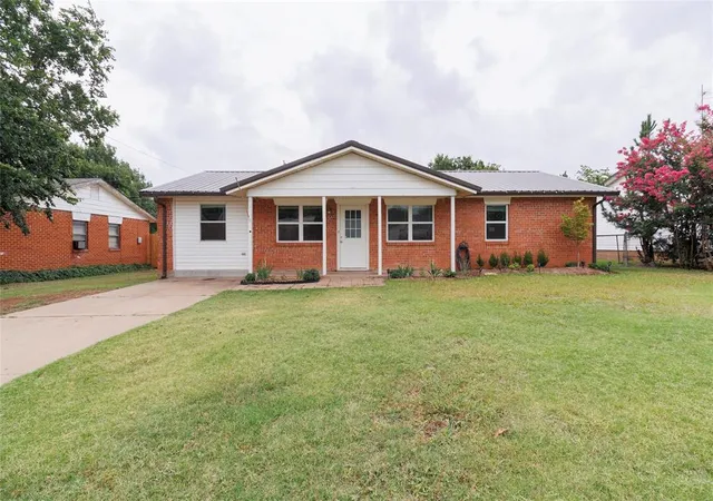 Homes for sale in Elgin, OK | 208 Maple St, Elgin, OK 73538 | MLS# 1236855