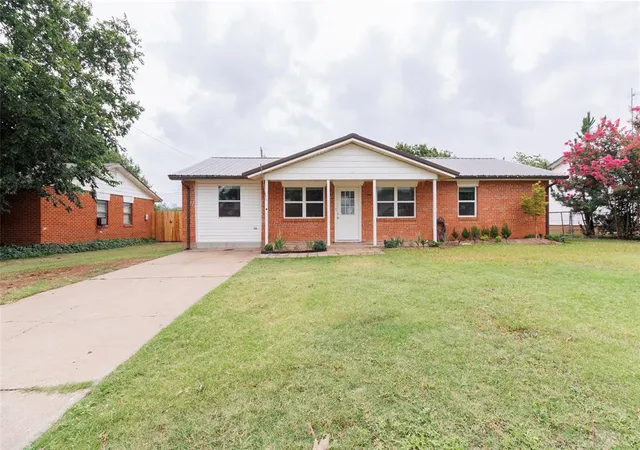 Homes for sale in Elgin, OK | 208 Maple St, Elgin, OK 73538 | MLS# 1236855