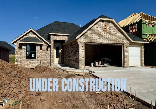 1st image of 16024 Navarra Wy, Oklahoma City, OK 73170 | MLS# 1236867