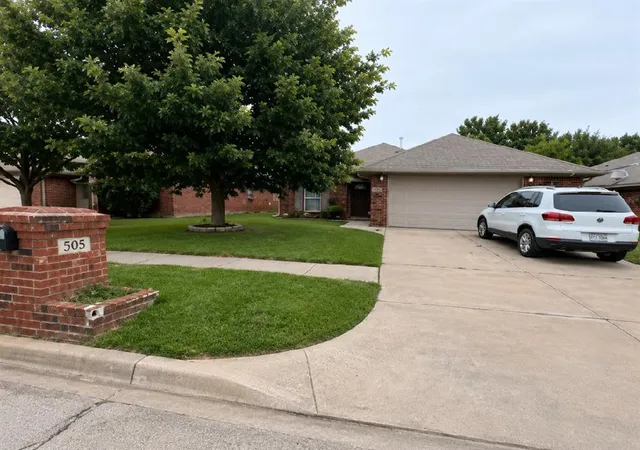 2nd image of 505 Sw 158th Ter, Oklahoma City, OK 73170 | MLS# 1236870