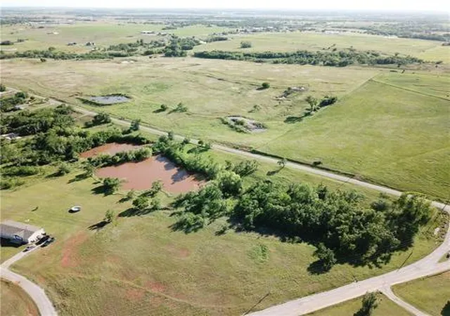 Homes for sale in Chickasha, OK | 1451 County Road 1344, Chickasha, OK 73018 | MLS# 1236871