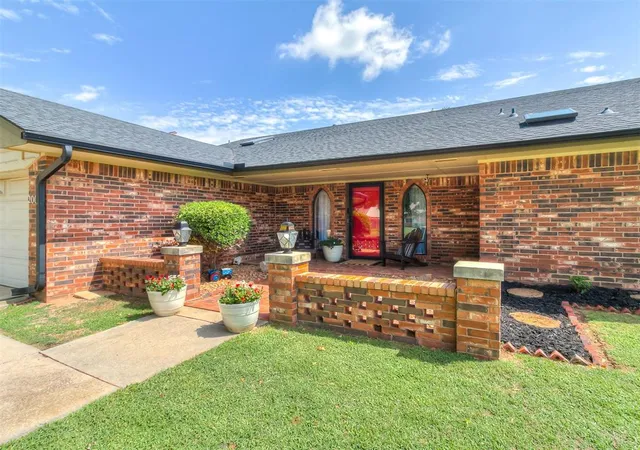 Photo 2 of Sale Pending at 2008 Lankestar Pl, Yukon, OK 73099 | MLS# 1236921 | Listing updated on 2026-08-28