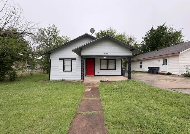 Homes for sale in Lawton, OK | 904 Sw G Ave, Lawton, OK 73501 | MLS# 1236923