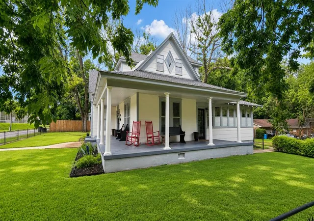 3rd image of 902 Nw B St, Ardmore, OK 73401 | MLS# 1236924