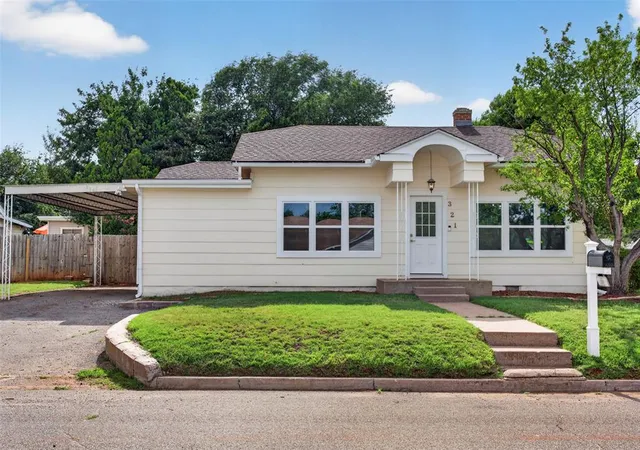 Homes for sale in Elk City, OK | 321 N Howard St, Elk City, OK 73644 | MLS# 1236945