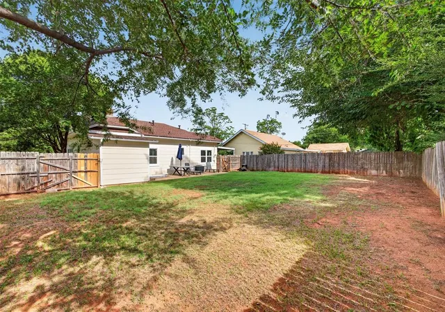 Homes for sale in Elk City, OK | 321 N Howard St, Elk City, OK 73644 | MLS# 1236945