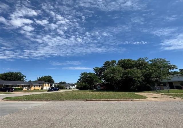 Photo 1 of Sale Pending at 1633 Nw 28th Street, Oklahoma City, OK 73106 | MLS# 1236953 | Listing updated on 2026-09-16