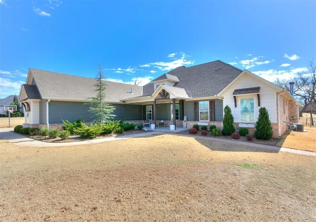 Photo 2 of Single family home for sale at 1970 Ladera Ln, Edmond, OK 73034 | MLS# 1236968 | Listing updated on 2026-07-29