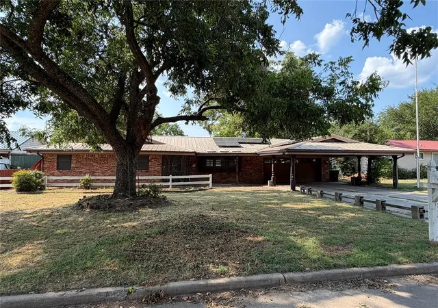 1st image of 808 N Burns St, Holdenville, OK 74848 | MLS# 1237003