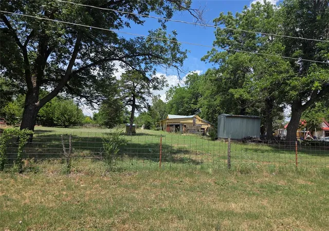 Homes for sale in Chickasha, OK | 917 W Illinois Ave, Chickasha, OK 73018 | MLS# 1237026