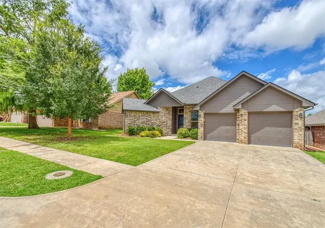 2nd image of 516 Ne 23rd Ave, Norman, OK 73071 | MLS# 1237030