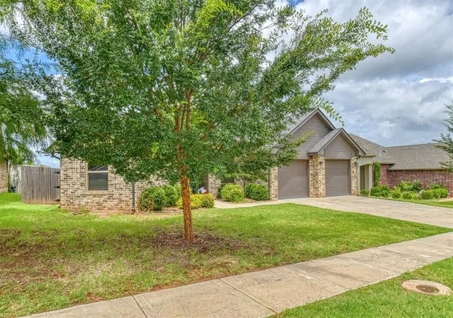 3rd image of 516 Ne 23Rd Ave, Norman, OK 73071 | MLS# 1237030