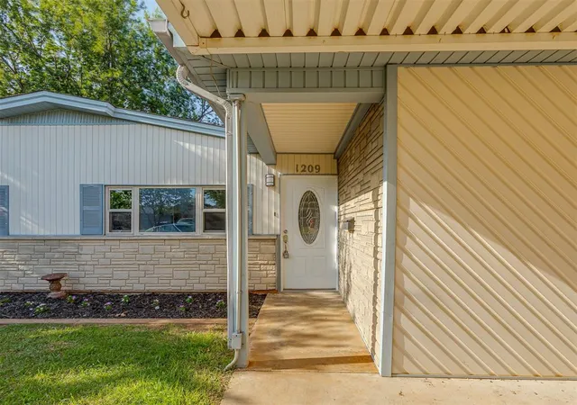 Homes for sale in Chickasha, OK | 1209 Park Ave, Chickasha, OK 73018 | MLS# 1237047