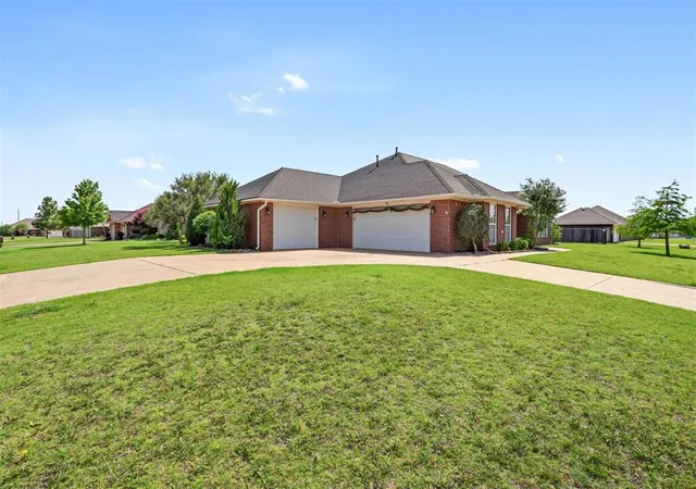 Homes for sale in Altus, OK | 2827 Deer Run, Altus, OK 73521 | MLS# 1237049