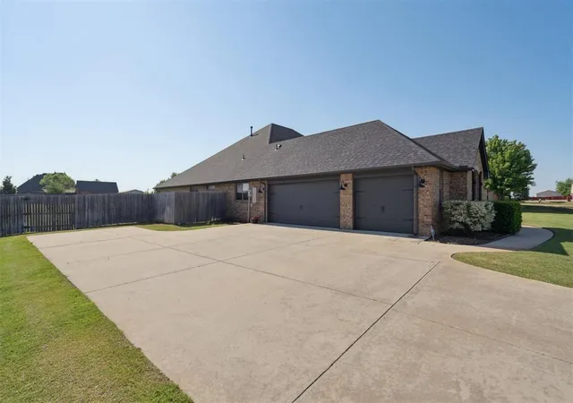 2nd image of 11800 Pamalos Trl, Oklahoma City, OK 73173 | MLS# 1237051