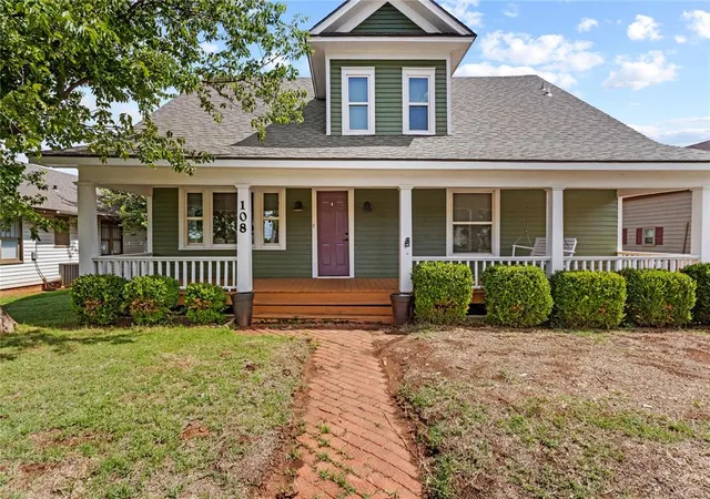 Homes for sale in Weatherford, OK | 108 W Tom Stafford St, Weatherford, OK 73096 | MLS# 1237058