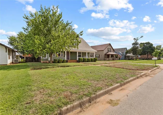 Homes for sale in Weatherford, OK | 108 W Tom Stafford St, Weatherford, OK 73096 | MLS# 1237058