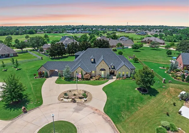 1st image of 1204 Turnberry Cir, Shawnee, OK 74801 | MLS# 1237072