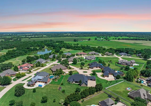 2nd image of 1204 Turnberry Cir, Shawnee, OK 74801 | MLS# 1237072