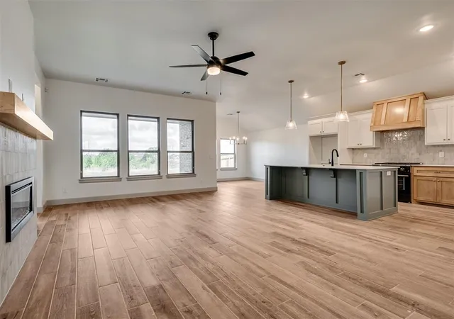 3rd image of 12405 Dolche Vita Dr, Yukon, OK 73099 | MLS# 1237082