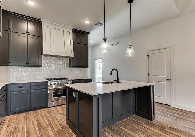 Photo 3 of Single family home for sale at 12425 Dolche Vita Dr, Yukon, OK 73099 | MLS# 1237109 | Listing updated on 2026-08-31