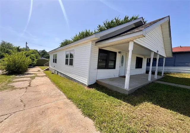 Homes for sale in Seminole, OK | 107 N Highland St, Seminole, OK 74868 | MLS# 1237131