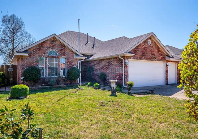 1st image of 1824 Fairmont Ln, Edmond, OK 73013 | MLS# 1237132