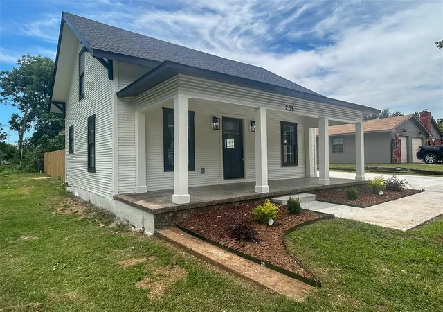 Homes for sale in Marlow, OK | 208 W Apache St, Marlow, OK 73055 | MLS# 1237134