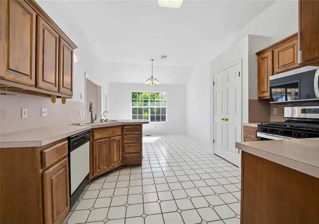 Photo 4 of Single family home for sale at 1512 NW 179th Street, Edmond, OK 73012 | MLS# 1237138 | Listing updated on 2026-10-28