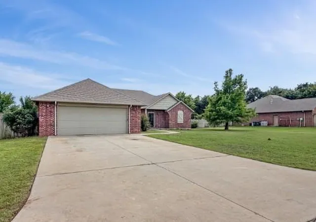 Homes for sale in Guthrie, OK | 902 Lost Oak Dr, Guthrie, OK 73044 | MLS# 1237140
