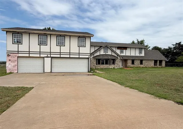 Photo 1 of Sale Pending at 5885 S Canadian Rd, Hinton, OK 73047 | MLS# 1237145 | Listing updated on 2026-10-07