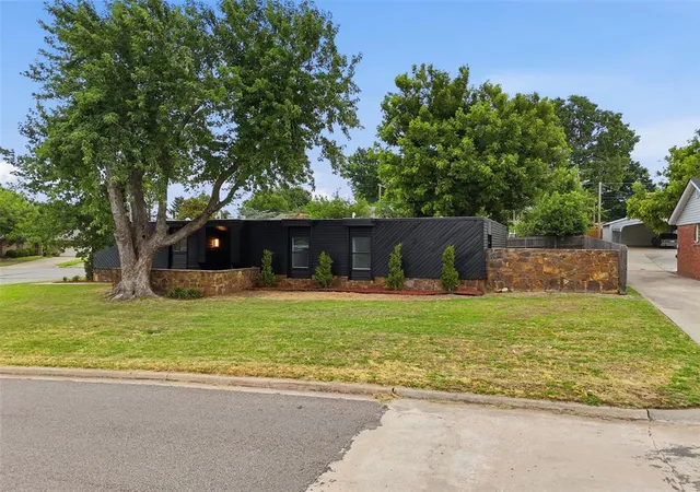 Photo 3 of Single family home for sale at 2904 Robin Rd, Oklahoma City, OK 73110 | MLS# 1237147 | Listing updated on 2026-07-28