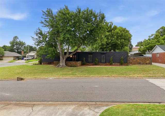 Photo 4 of Single family home for sale at 2904 Robin Rd, Oklahoma City, OK 73110 | MLS# 1237147 | Listing updated on 2026-07-28