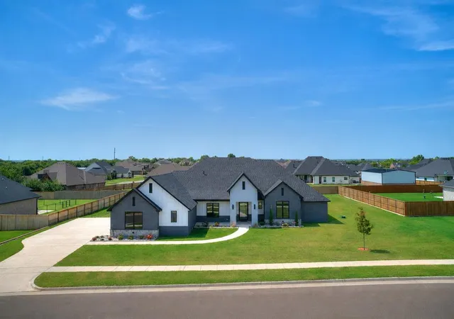 Photo 2 of Single family home for sale at 4704 Se 37th Street, Oklahoma City, OK 73165 | MLS# 1237149 | Listing updated on 2026-09-19
