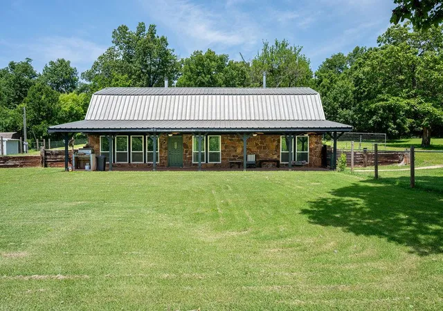 Homes for sale in Mc Loud, OK | 15615 S Pottawatomie Rd, Mc Loud, OK 74851 | MLS# 1237152