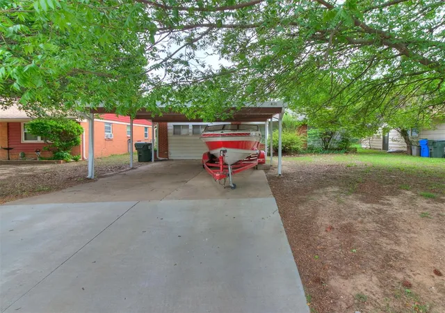 Photo 1 of Single family home for sale at 827 N Berry Rd, Norman, OK 73069 | MLS# 1237154 | Listing updated on 2026-07-20