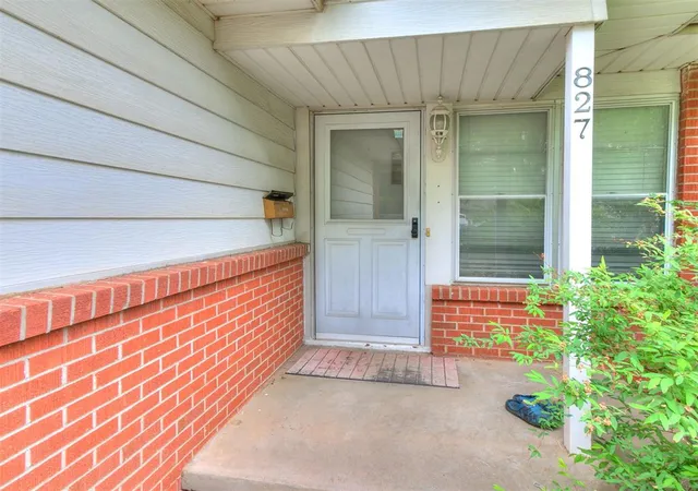 Photo 2 of Single family home for sale at 827 N Berry Rd, Norman, OK 73069 | MLS# 1237154 | Listing updated on 2026-07-20