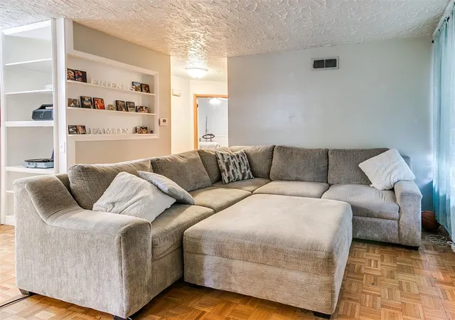 Photo 3 of Single family home for sale at 827 N Berry Rd, Norman, OK 73069 | MLS# 1237154 | Listing updated on 2026-07-20