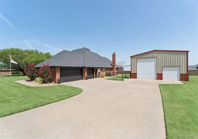 2nd image of 4529 Hillcrest Ln, Edmond, OK 73025 | MLS# 1237161