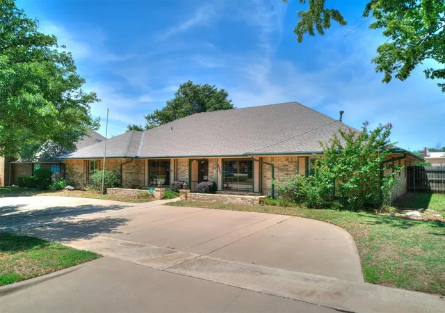 Homes for sale in Bethany, OK | 8209 N Bridgeport Ln, Bethany, OK 73008 | MLS# 1237185
