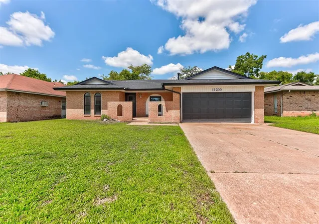 2nd image of 11209 Bel Air Pl, Oklahoma City, OK 73120 | MLS# 1237192