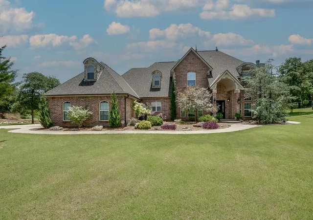 3rd image of 180 Misty Morning Dr, Choctaw, OK 73020 | MLS# 1237196