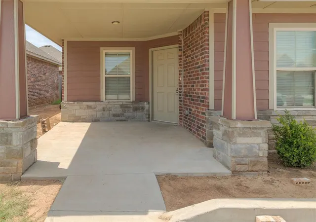 2nd image of 920 Sw 91st St, Oklahoma City, OK 73139 | MLS# 1237201