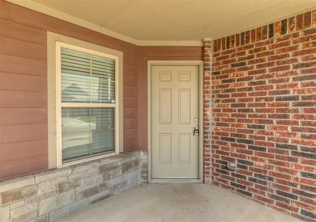 3rd image of 920 Sw 91St St, Oklahoma City, OK 73139 | MLS# 1237201