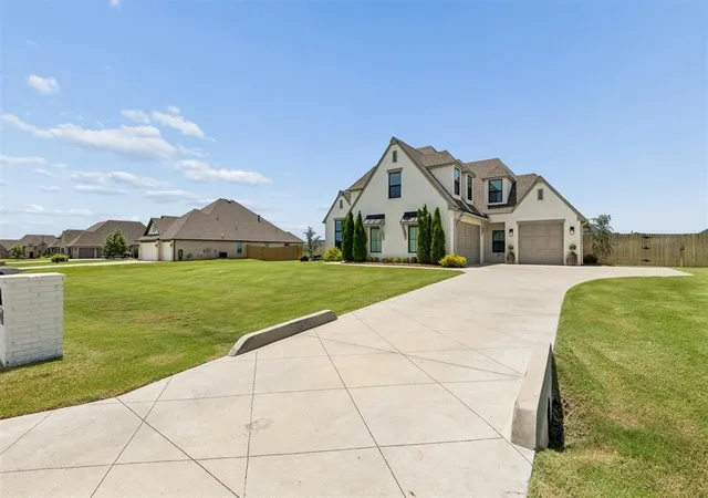 Photo 3 of Sale Pending at 16704 S 2 Avenue, Glenpool, OK 74033 | MLS# 1237205 | Listing updated on 2026-08-11