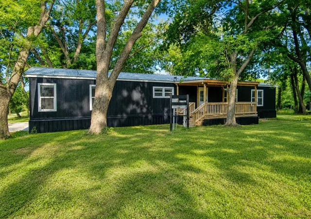 Homes for sale in Ardmore, OK | 624 Se 2nd Ave, Ardmore, OK 73401 | MLS# 1237208