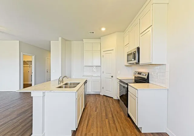2nd image of 1710 Oak Wy, Tuttle, OK 73089 | MLS# 1237219