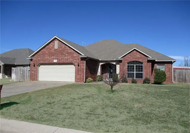 Homes for sale in Crescent, OK | 106 Dogwood St, Crescent, OK 73028 | MLS# 1237236